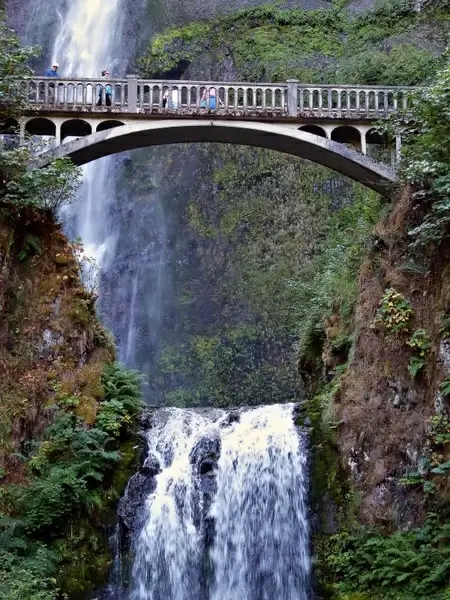 multnomah falls waterfall old bridge 