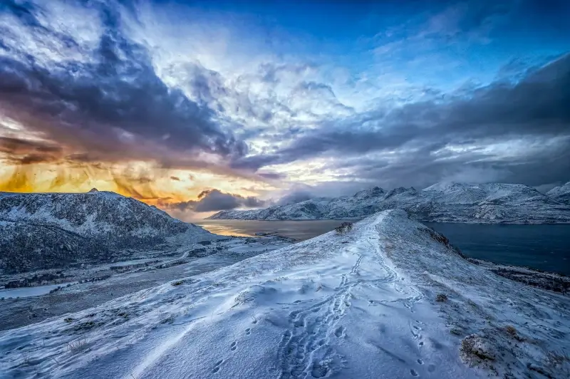 nature scenery picture contrast cloudy snowy twilight 