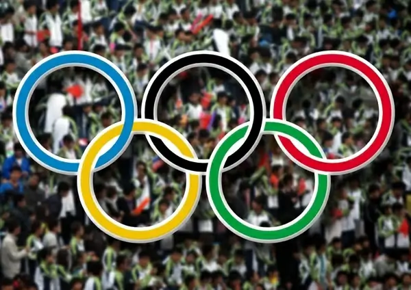 olympic rings and crowd