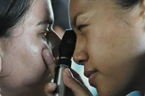 optometrist doctor patient