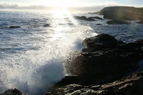 pacific ocean crashing