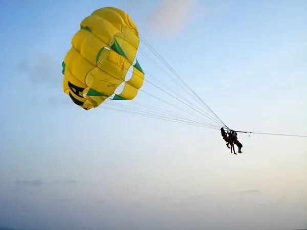 people in parachute