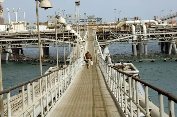 persian gulf walkway sky