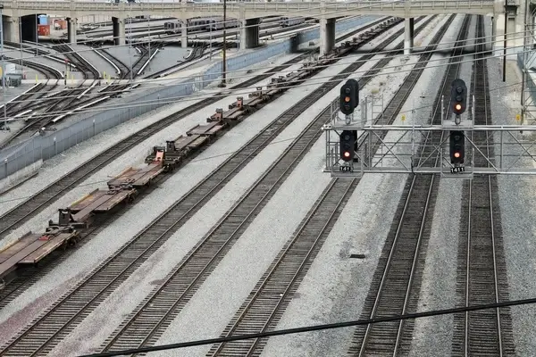 railroad signal over multiple train tracks