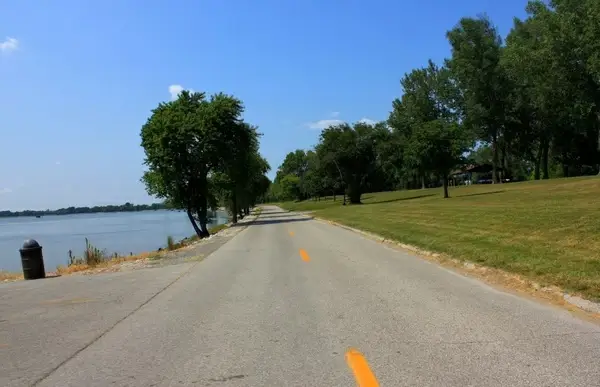 road at horseshoe lake illinois