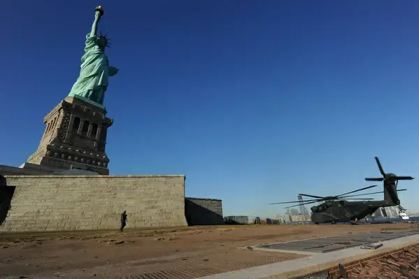 sailors assist with hurricane sandy clean up 