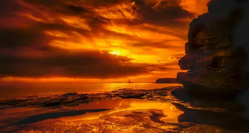 sea scene picture dark twilight 