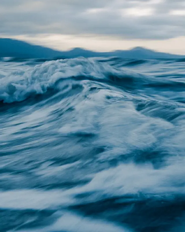 sea wave picture dynamic blurred contrast closeup