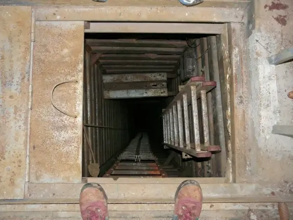shaft pit cave speleology