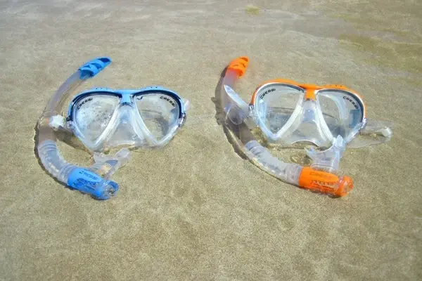 snorkeling goggles