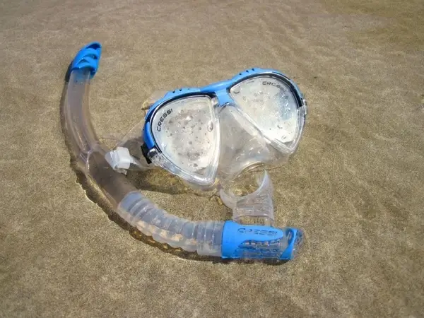 snorkeling mask