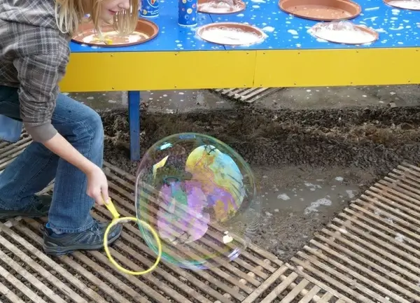 soap bubble child fun