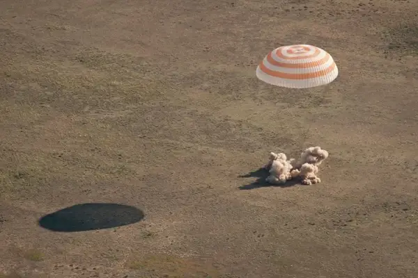 soyuz landing parachute