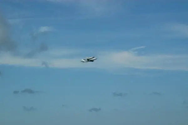 space shuttle piggyback