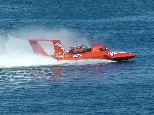 speedboat boot race