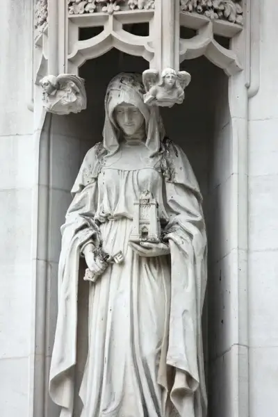 statue on westminster abbey
