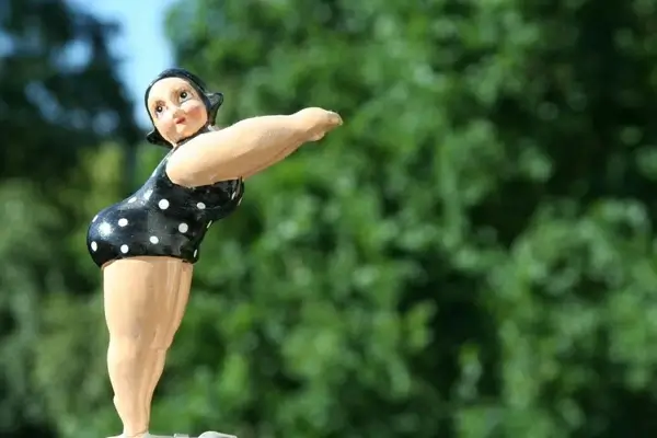 swimmer fig porcelain