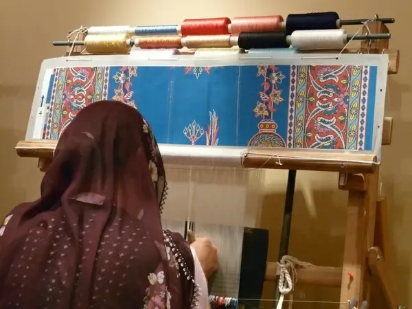 teppichknuepferin hand labor carpet