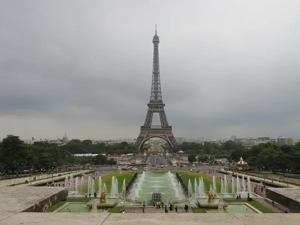 the eiffel tower from jardins du trocadro