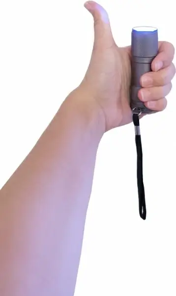 the hand flashlight thumb