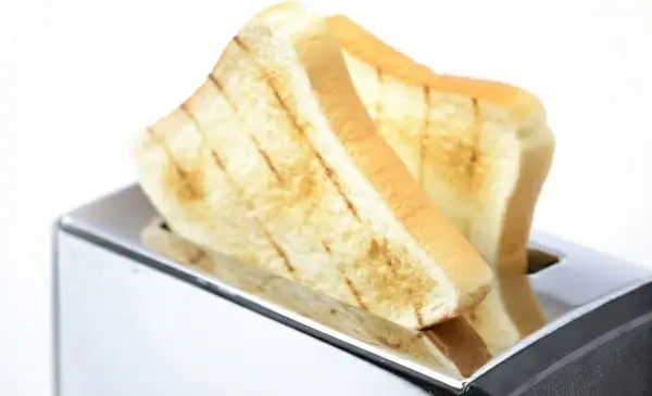 toaster and slices of bread