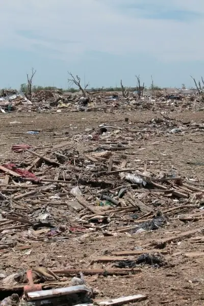 tornado destruction moore