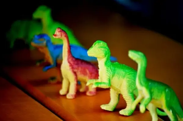 toy dinosaurs