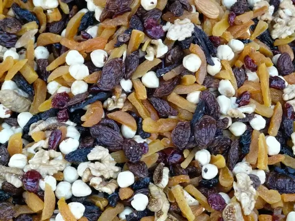 trail mix mix walnut kernels