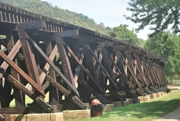 train tressel 