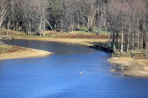 tributary entering the mississippi at bellevue state park iowa