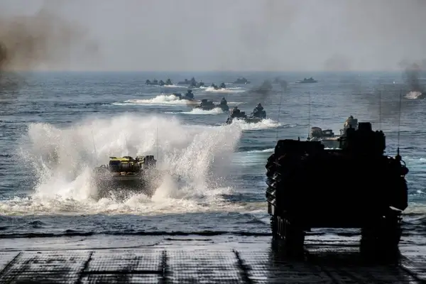 uss ashland conducts amphibious operations