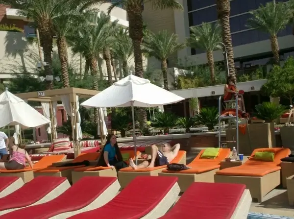 vegas poolside