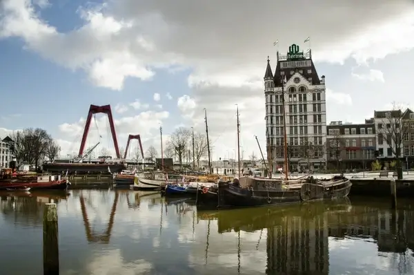view on the willemsbrug 