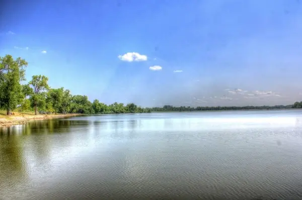 viewing the lake at horseshoe lake state park illinois