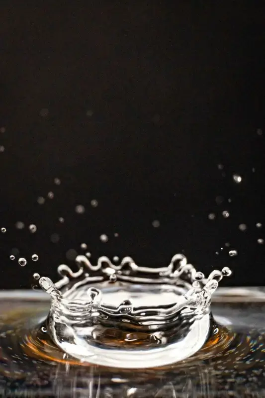 water droplets movement picture contrast dynamic closeup