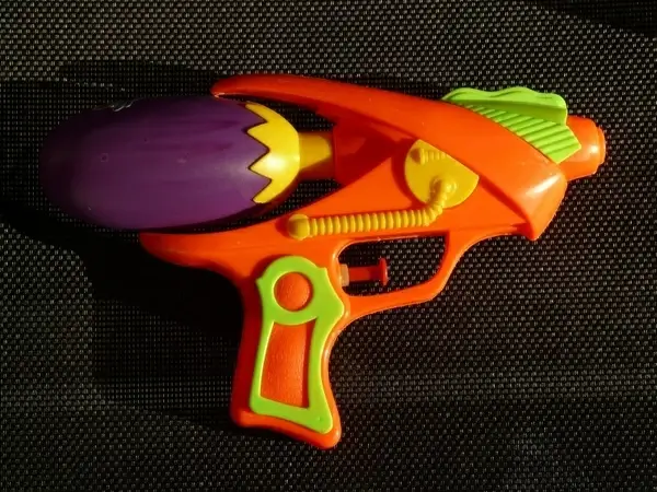 water gun spray gun pistol