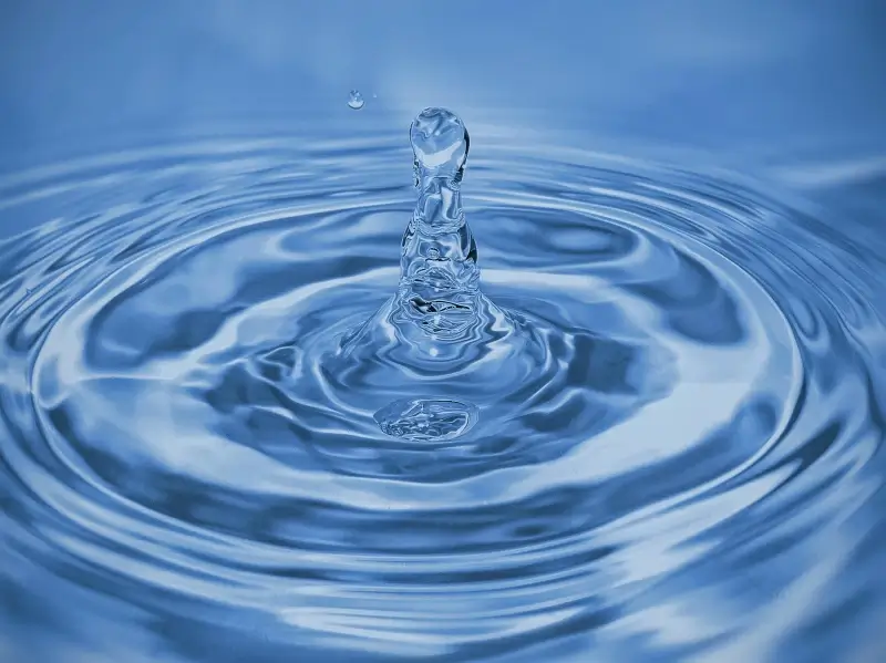 water surface picture dynamic realistic closeup 