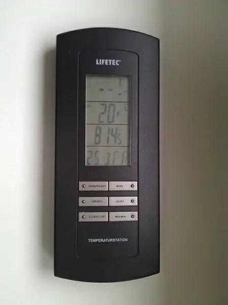 weather station with calendar