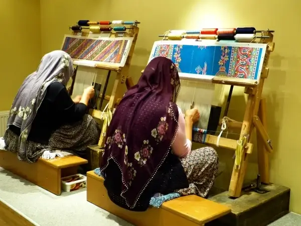 weave tying carpet