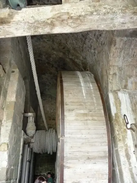 zugbrunnen wooden wheel well shaft