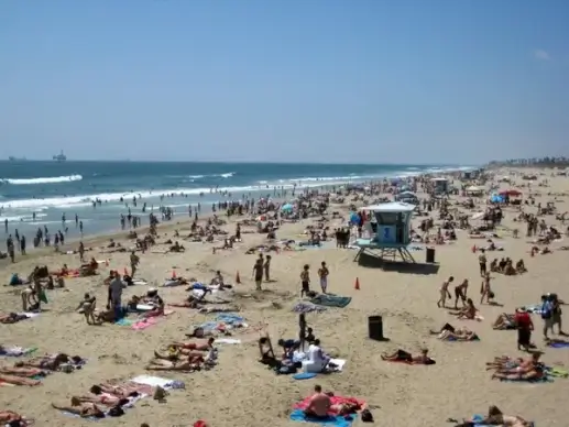 a sunny day on huntington beach