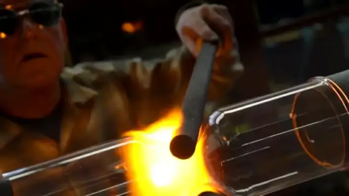 artisan with glass products manufacture