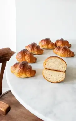 breakfast picture bread loaves slices table