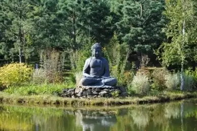 buddha deity himalayan park