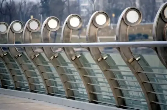 cantilevered supports