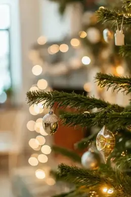 christmas decoration picture bokeh light effect baubles xmas tree closeup