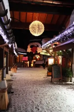 christmas lit street