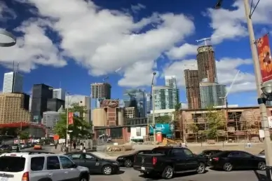city under construction in toronto ontario canada