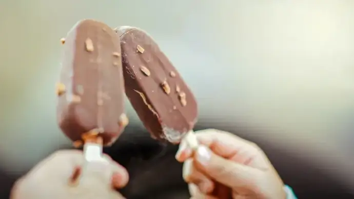 cream food picture dynamic hand holding clinking closeup