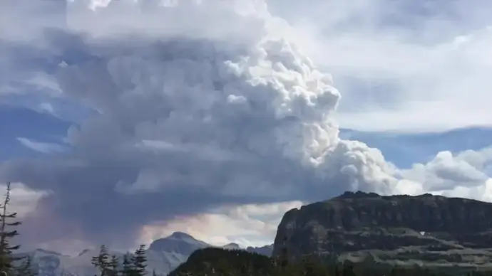 fast clip of big white cloud movement